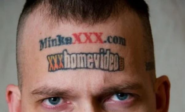 publicidad en la frente