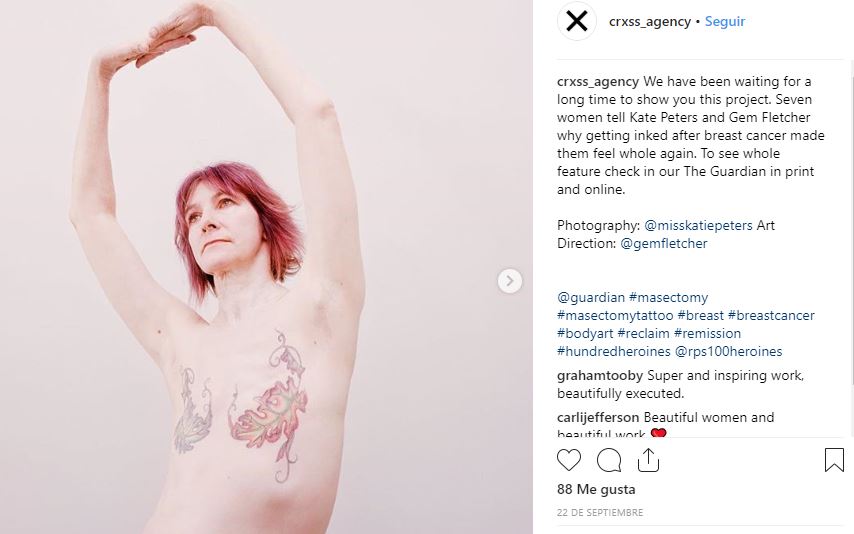 Pequeños tatuajes para cubrir mastectomías que inspiran en gran medida