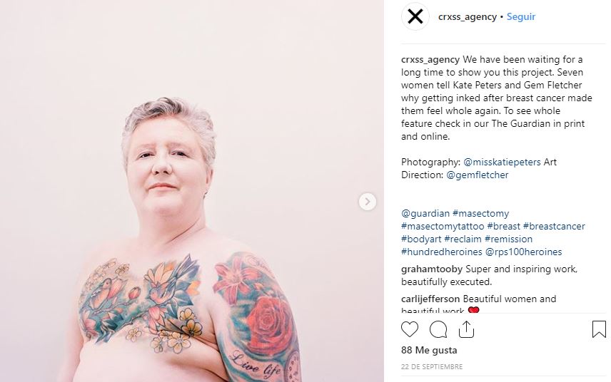 Pequeños tatuajes para cubrir mastectomías que inspiran en gran medida
