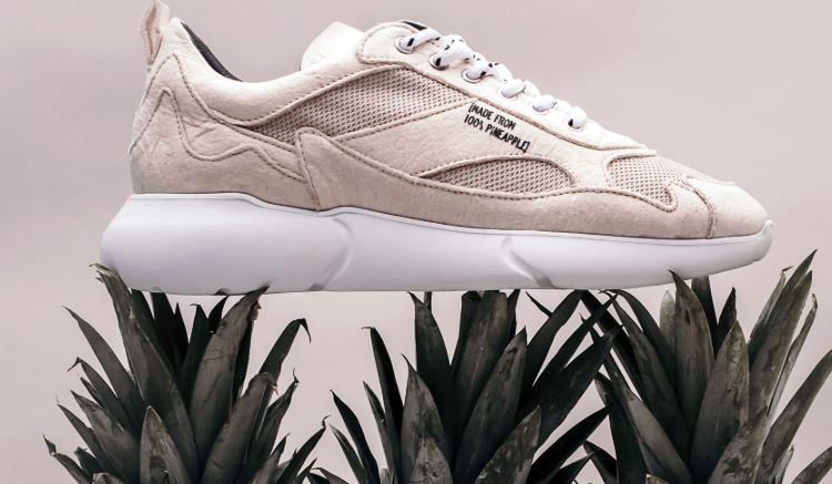 zapatillas hechas de piña