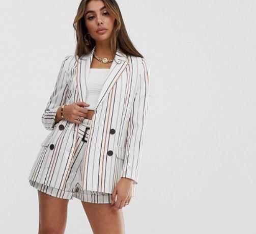 traje con pantalón corto