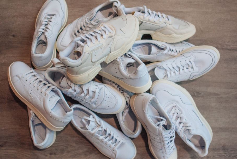 zapatillas blancas de adidas