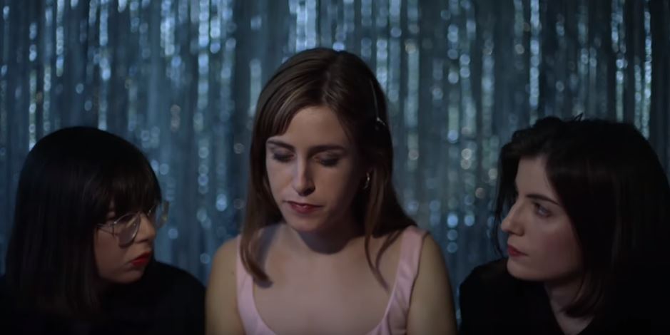 canción con título de emoji