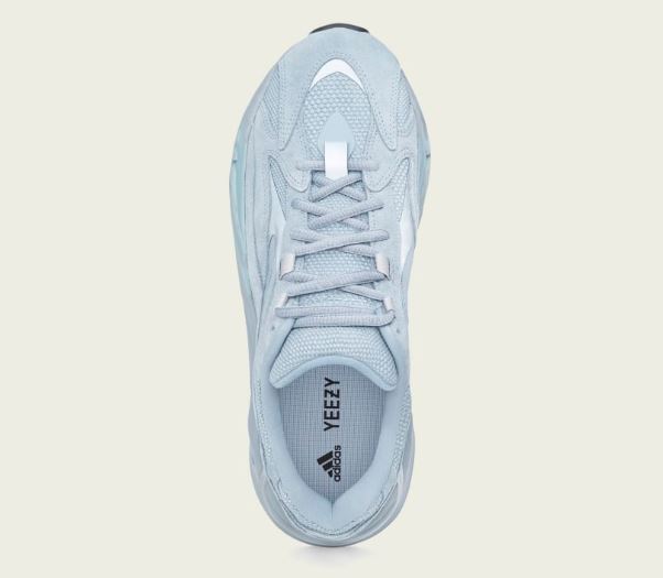 YEEZY BOOST 700 V2 Hospital Blue