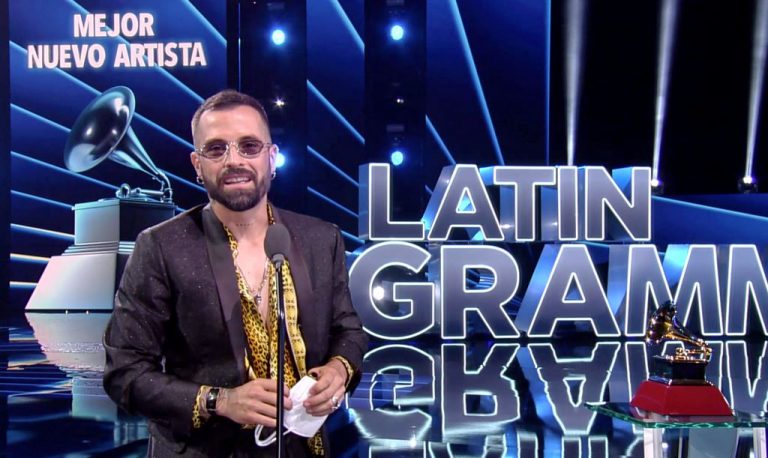 mike bahía gana el latin grammy