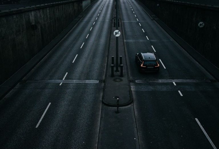 deberías llevar en tu coche