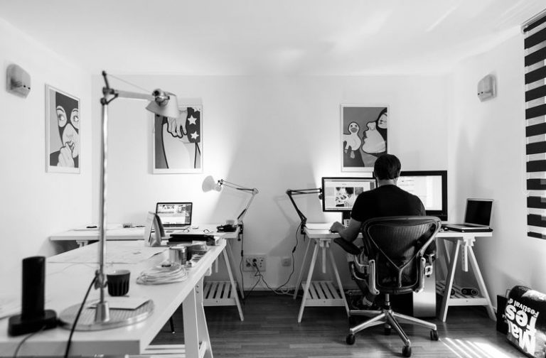 cómo sentarnos correctamente