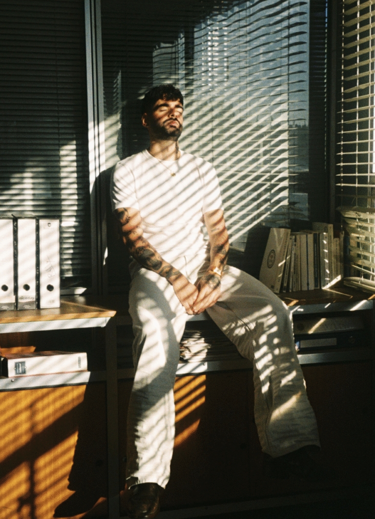 algo me golpea el pecho